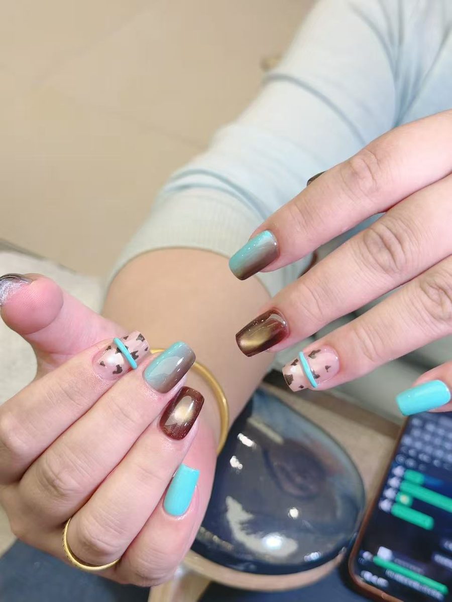 三月初九美甲·新中式精品店的蓝棕晕染配豹纹跳色客片